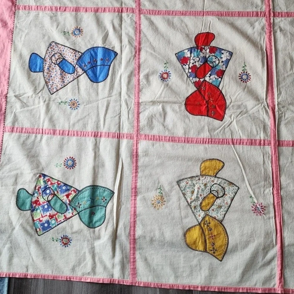 VINTAGE HANDMADE Sunbonnet Style Appliqué Quilt Top Pink‎ Folk Art 75x88